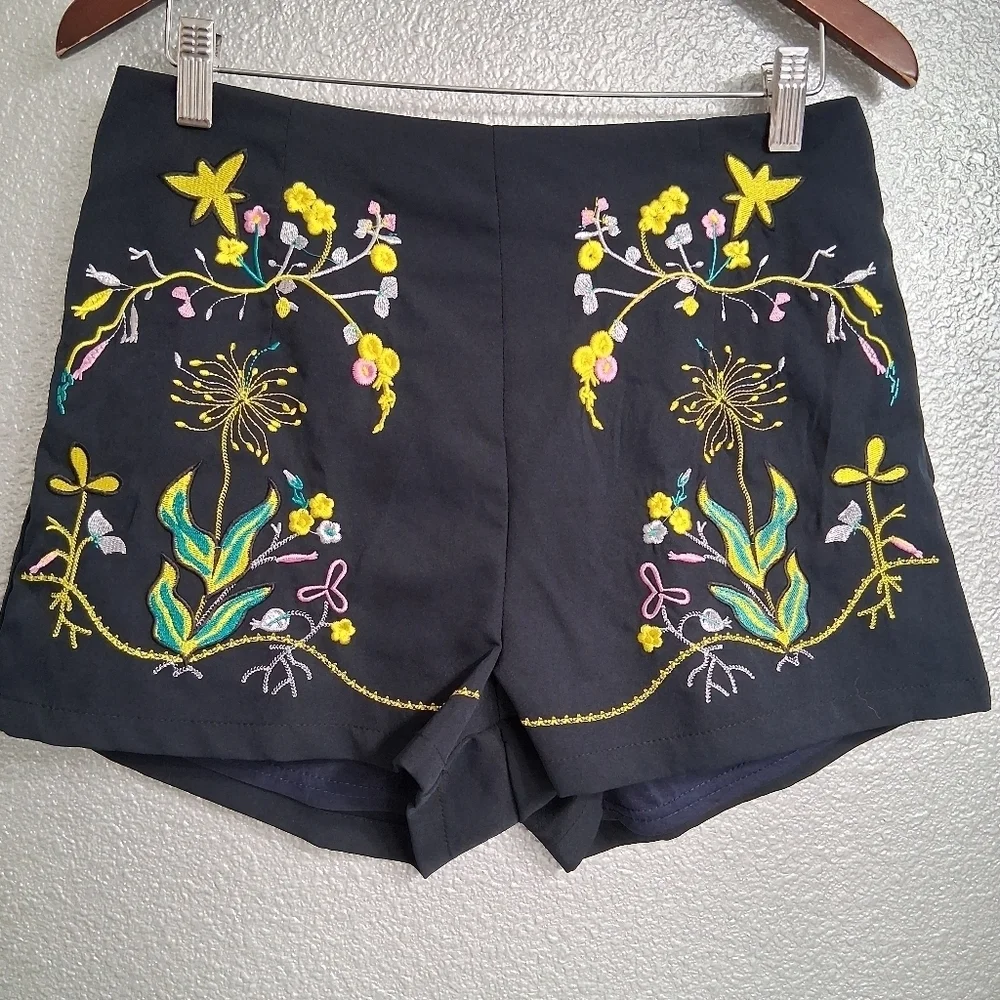 NWOT Dygarni Royal Blue Embroidered Dressy Shorts Size L